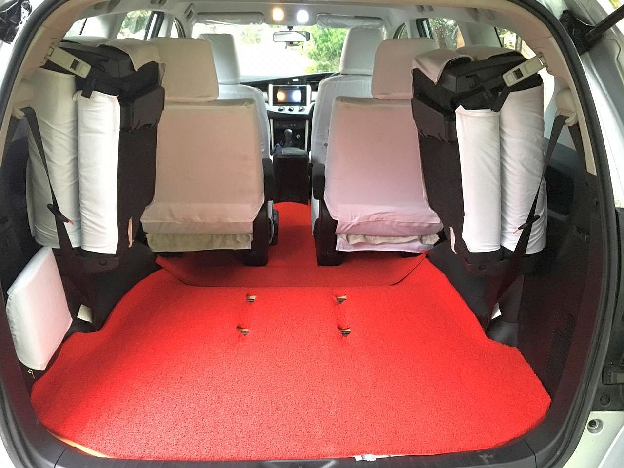 Limousine Toyota Innova Crysta => als 4-Sitzer / 4-seater